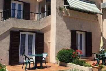 تختخواب و صبحانه A Martinella