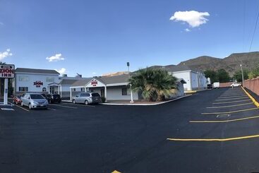 Отель Ramada By Wyndham La Verkin Zion National Park