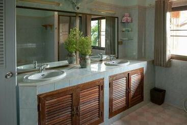 ツーリストアパートメント Xanadu Pool Villa At Phala