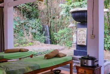 簡易ホテル Puri Sunny Camping