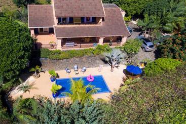 Turist apartmanları Villa Tropicale