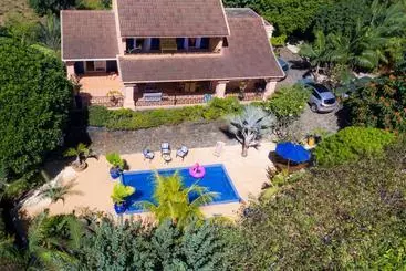 آپارتمان‌های توریست‌ها Villa Tropicale