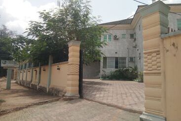 Hotelli Ekulu Greens Classic Suites