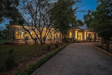 Hotel Shubham Resort