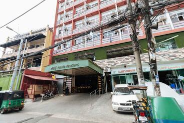 호텔 Reddoorz Plus @ Rsg Legarda Manila