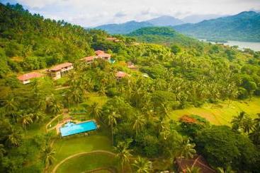 Victoria Golf & Country Resort