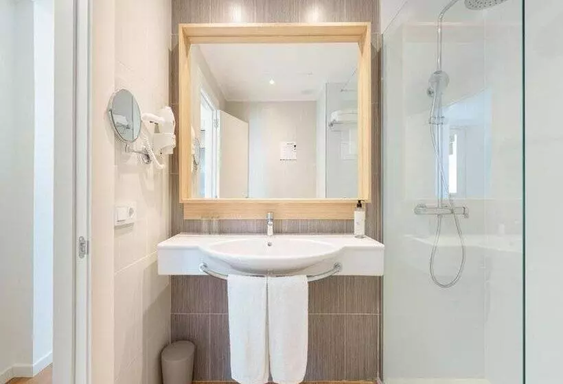 Ferrer Concord Hotel & Spa