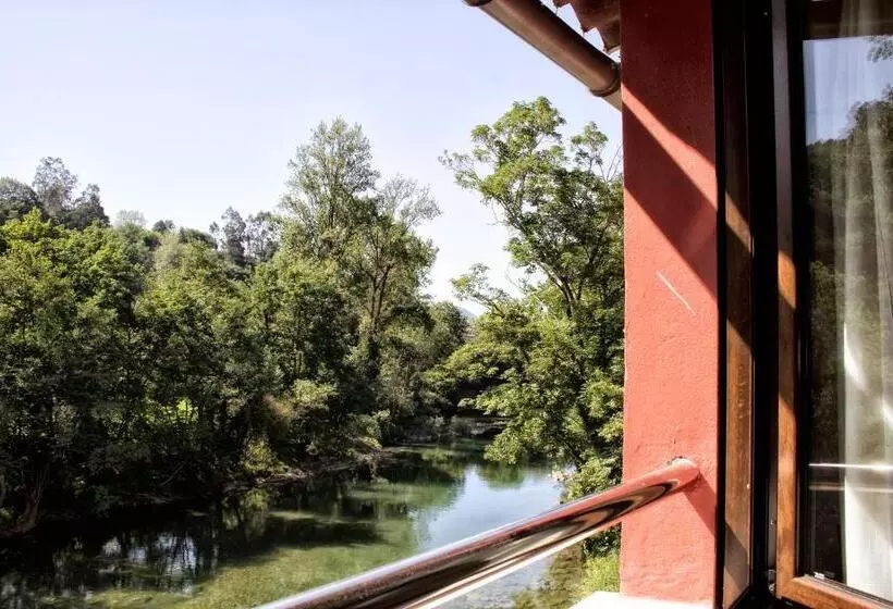 Hotel Alojamiento Covadonga