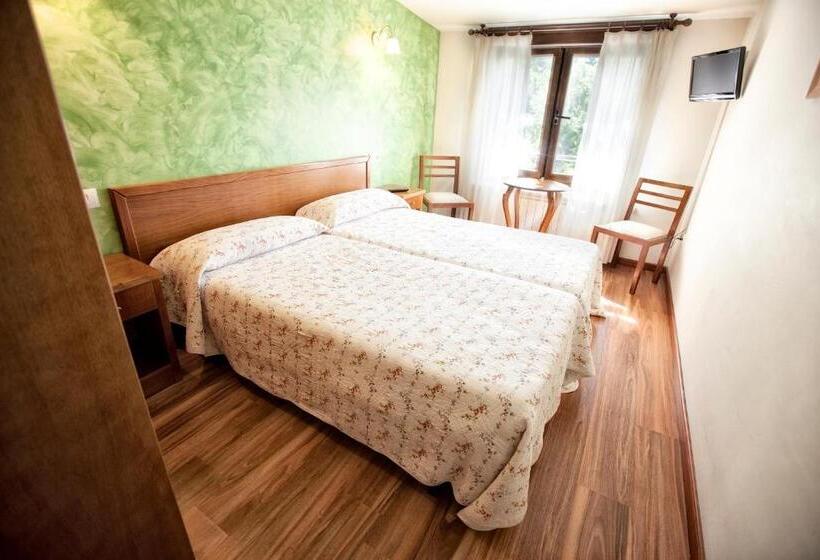Hotel Alojamiento Covadonga