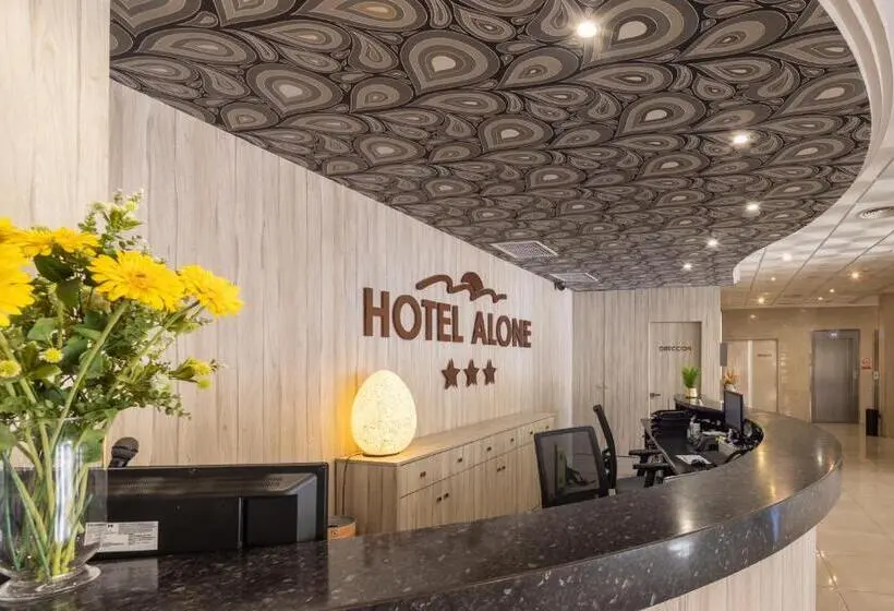 Hotel Alone