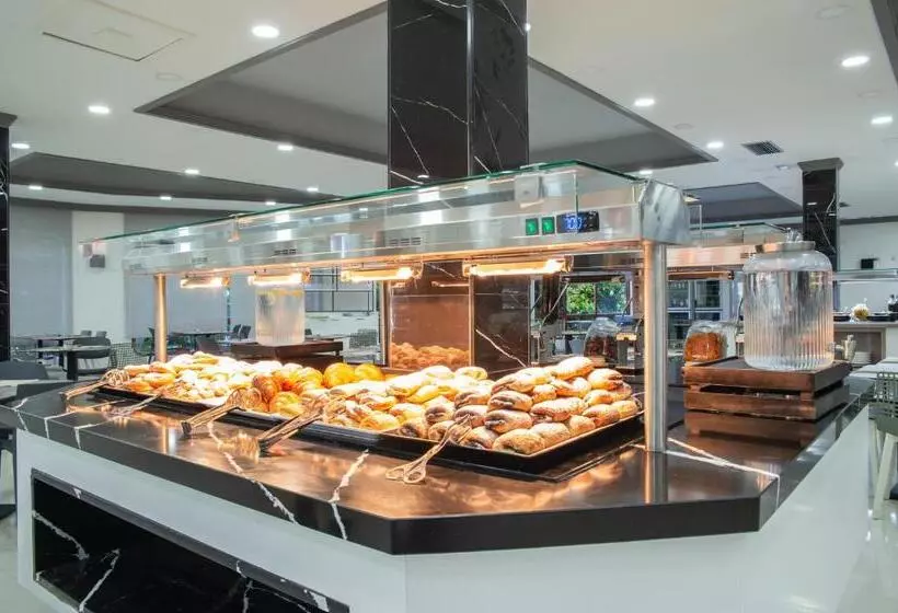 فندق Benidorm East by Pierre & Vacances