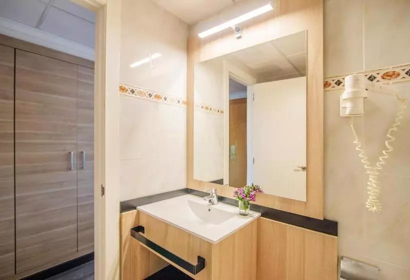 فندق Benidorm East by Pierre & Vacances