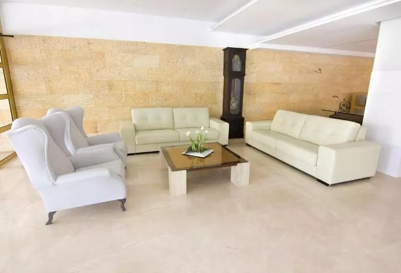 Отель Cm Playa Del Moro