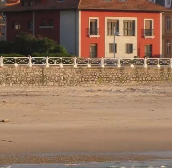 בית מלון כפרי Ribadesella Playa