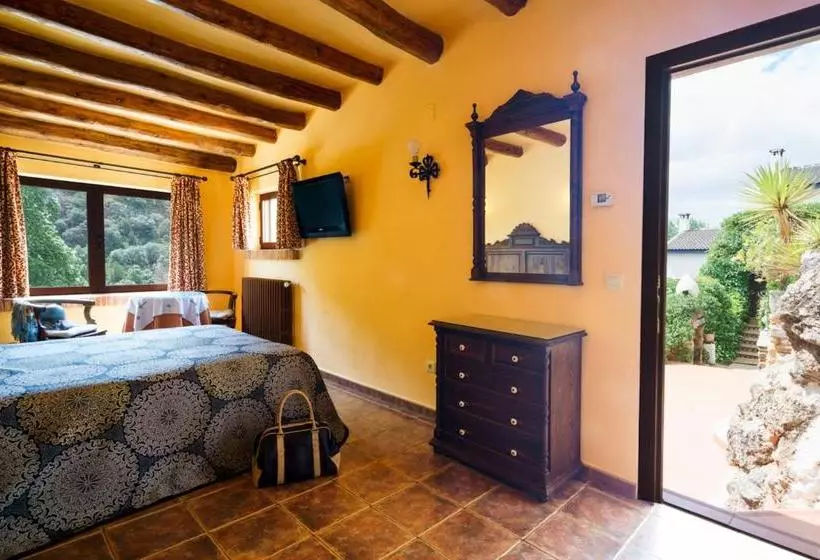 ホテル Rural Albamanjon