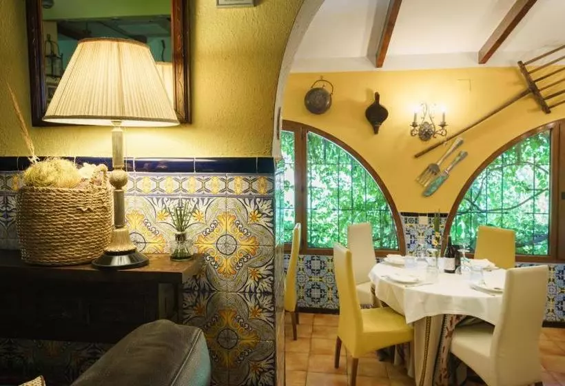 ホテル Rural Albamanjon