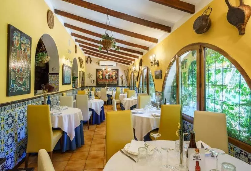 ホテル Rural Albamanjon