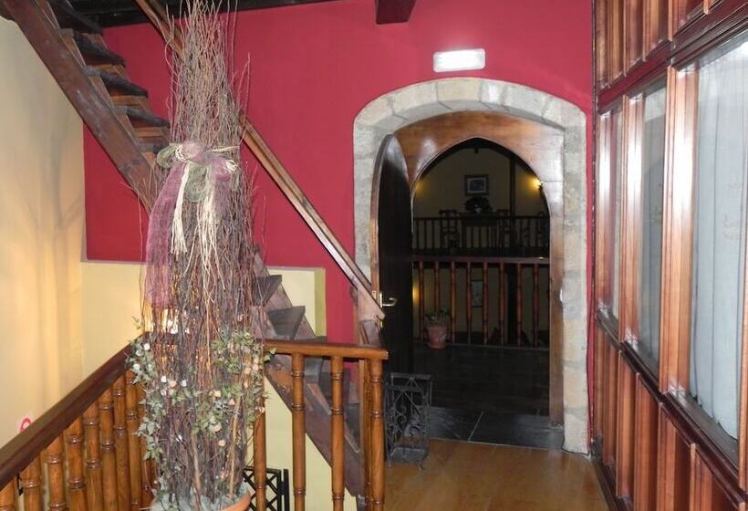 فندق ريفى Castillo Valdés Salas