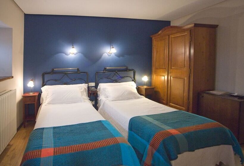 فندق ريفى Castillo Valdés Salas