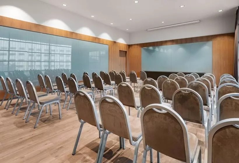 Ac Hotel Diagonal L Illa By Marriott