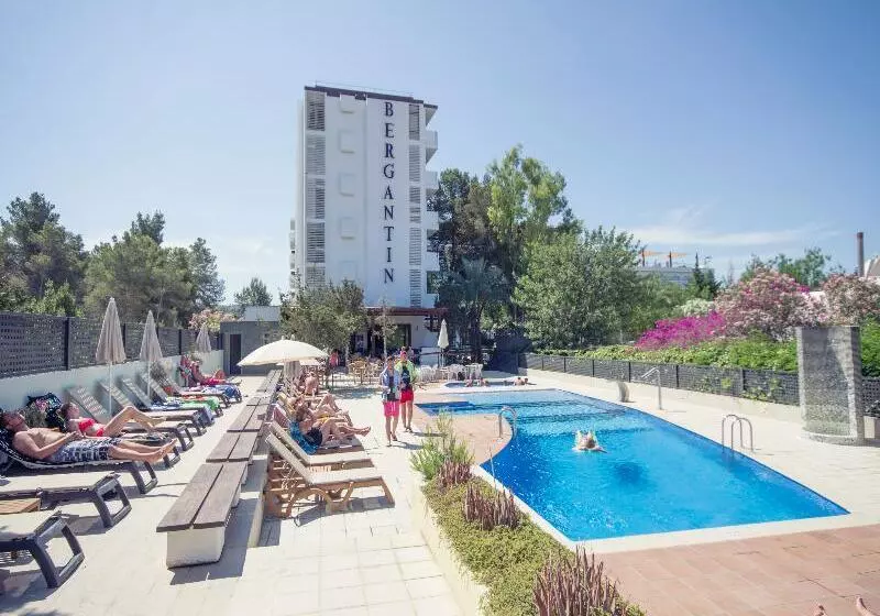 Azuline Hotel Bergantin