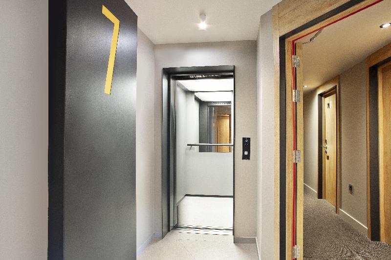 Отель Brick Barcelona