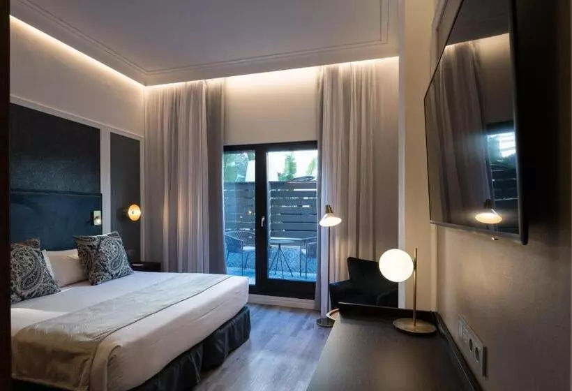 Отель Catalonia Plaza Catalunya