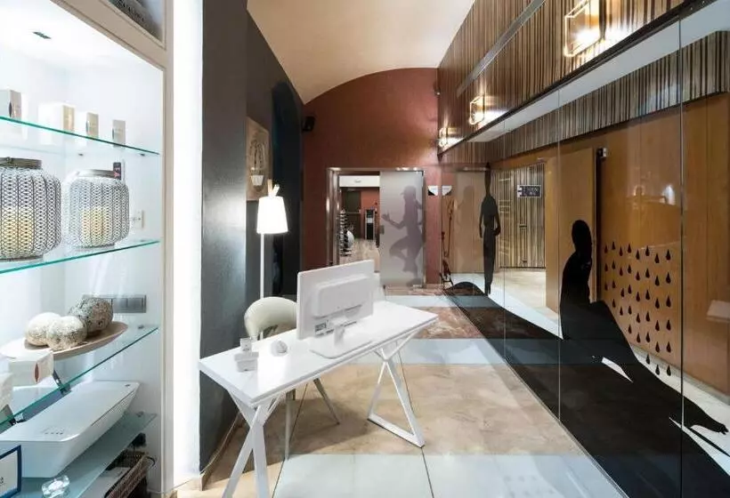 Отель Catalonia Plaza Catalunya