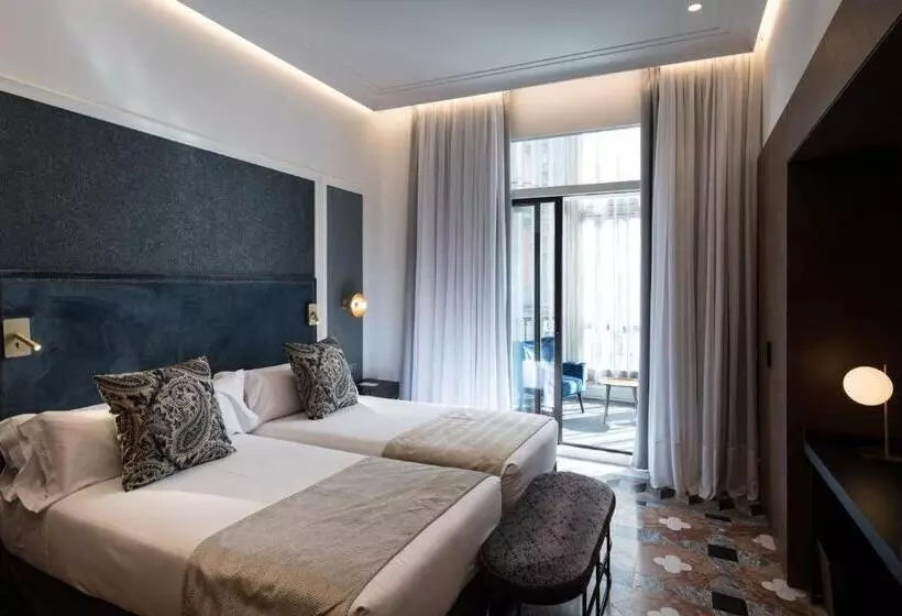 Отель Catalonia Plaza Catalunya