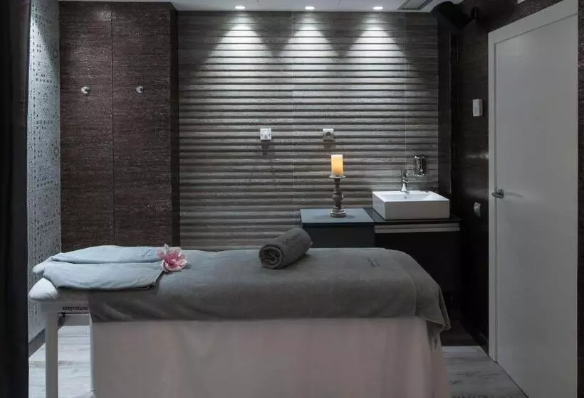 Отель Catalonia Plaza Catalunya