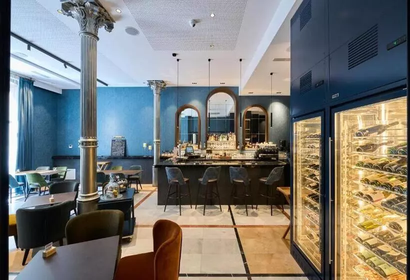 Отель Catalonia Plaza Catalunya