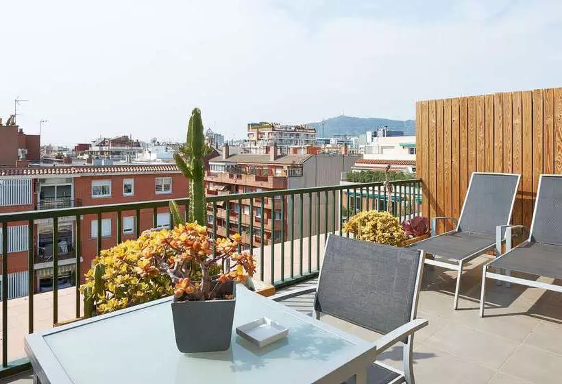 Отель NH Barcelona Les Corts