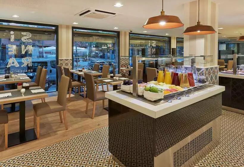 Отель NH Barcelona Les Corts