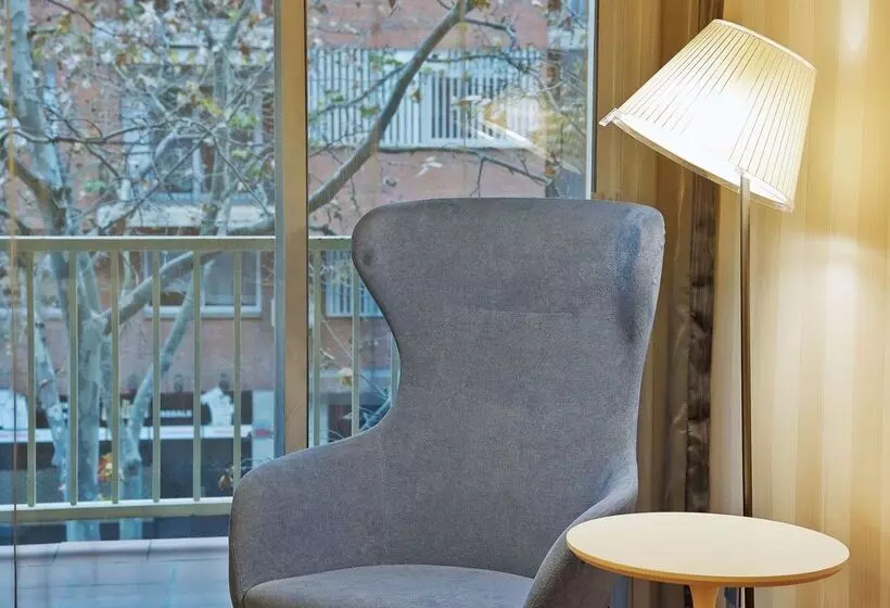 Отель NH Barcelona Les Corts