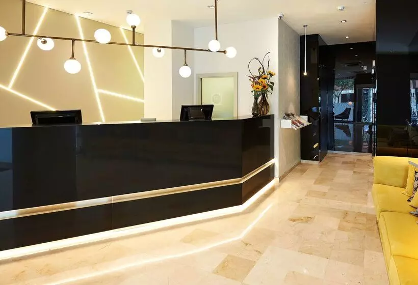 Отель NH Barcelona Les Corts