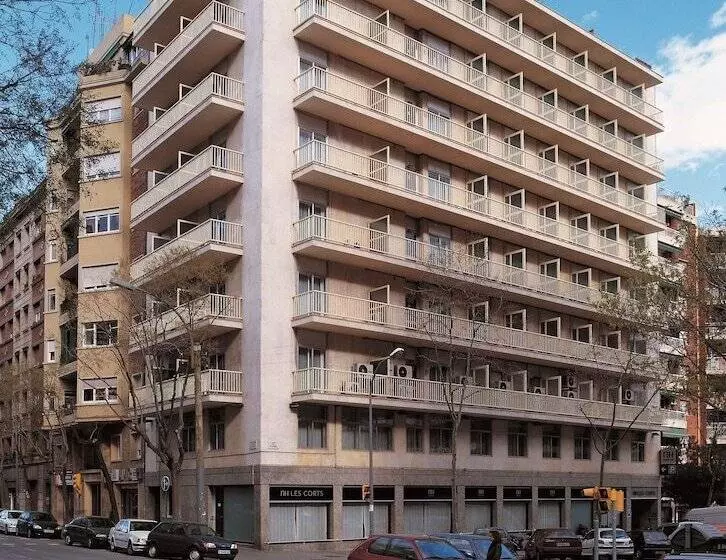 Отель NH Barcelona Les Corts