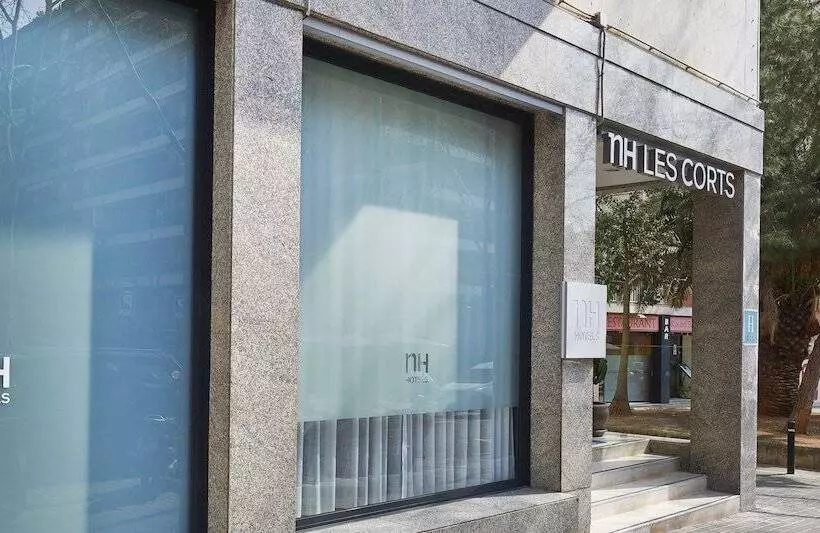 Отель NH Barcelona Les Corts