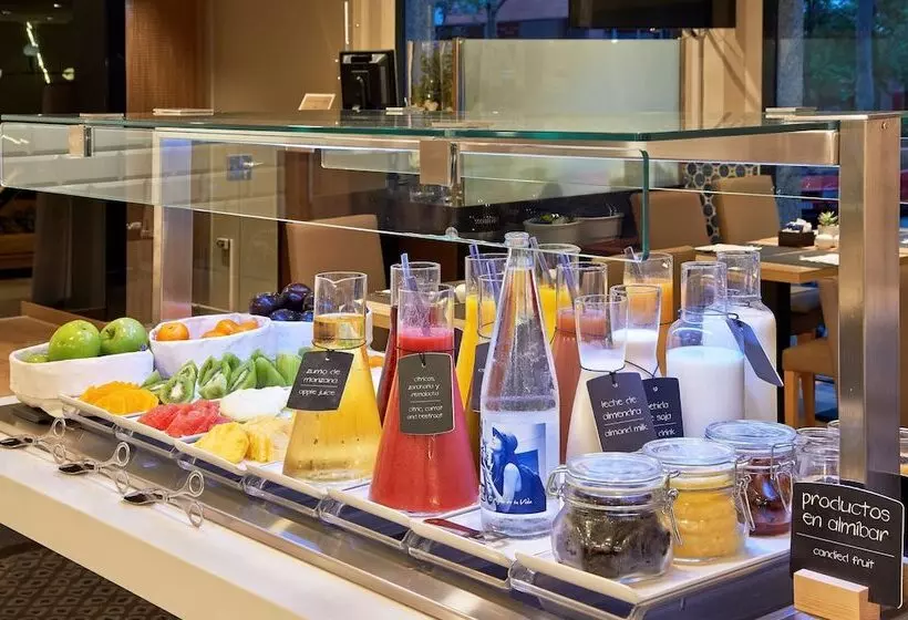 Отель NH Barcelona Les Corts