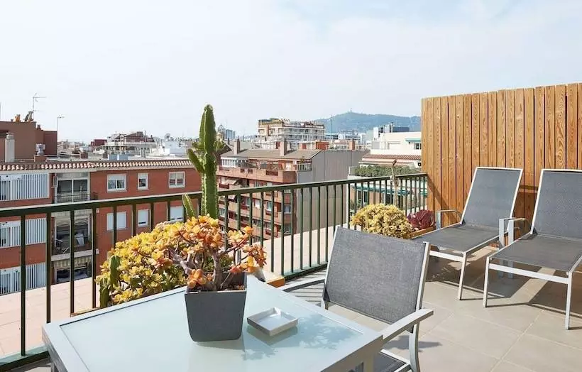 Отель NH Barcelona Les Corts