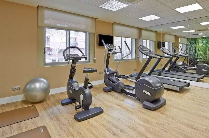 Отель NH Barcelona Les Corts