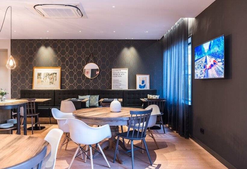 Отель Up Rooms Vic