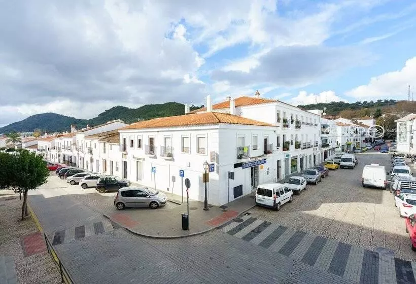 Отель Los Castaños