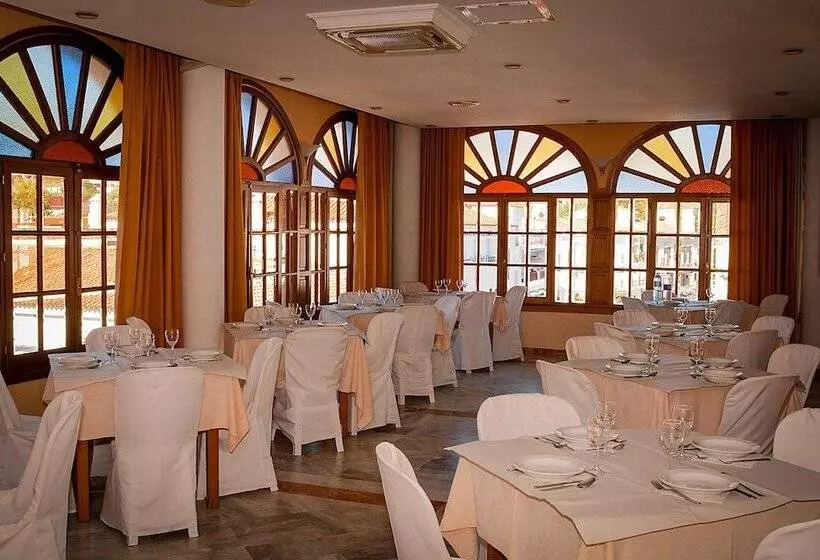 Отель Los Castaños