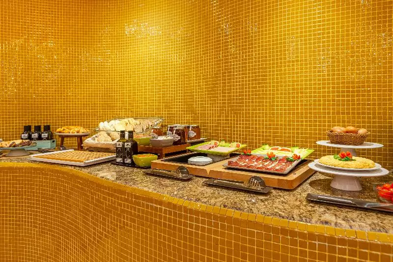 Отель Macia Plaza