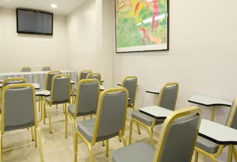 هتل Pato Amarillo