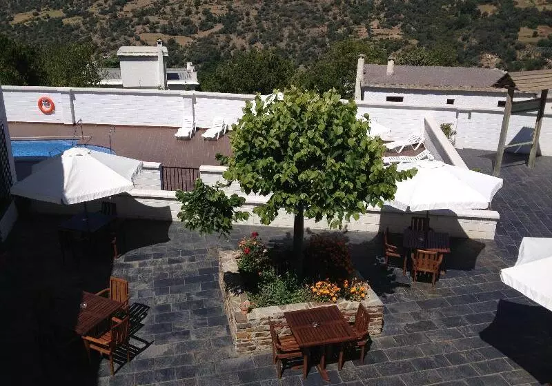 乡村酒店  Villa Turistica De Bubion