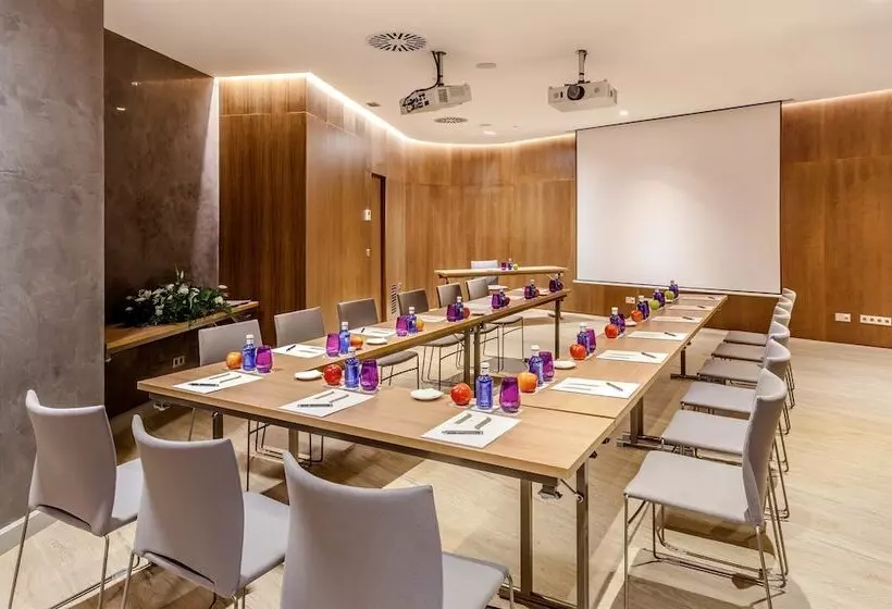 Отель Barcelo Emperatriz