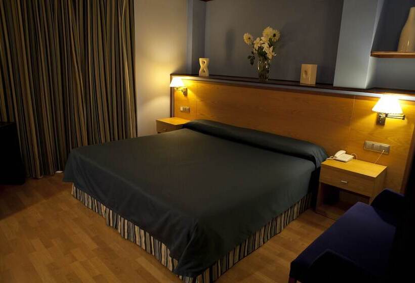 Отель Cervantes