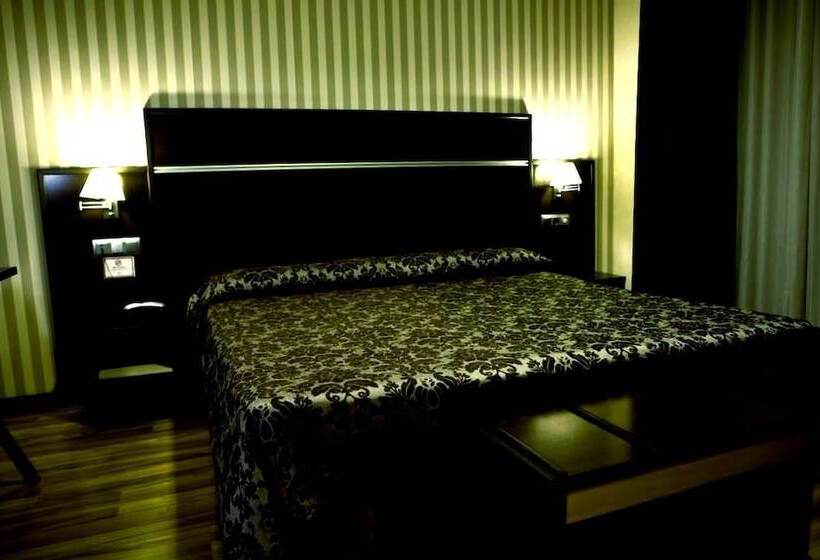 Отель Cervantes