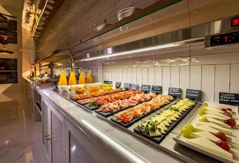 בית מלון כפרי H10 Puerta de Alcalá